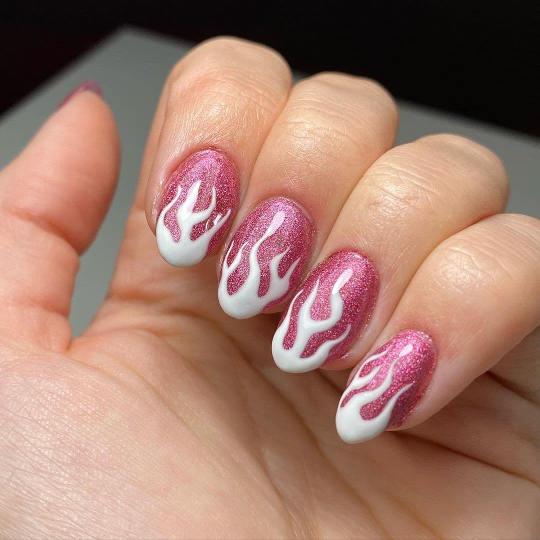 เล็บลายไฟ