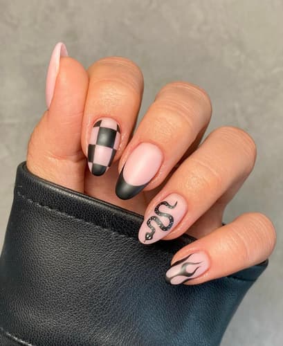 เล็บสีดำ