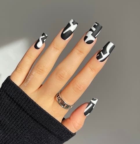 เล็บสีดำ