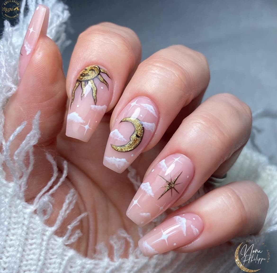 เล็บ ลายดวงจันทร์