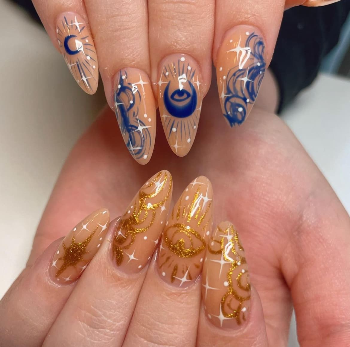 เล็บ ลายดวงจันทร์