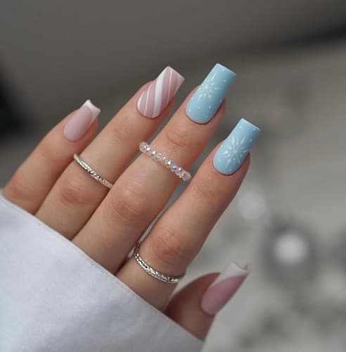 เล็บสีฟ้าอ่อน