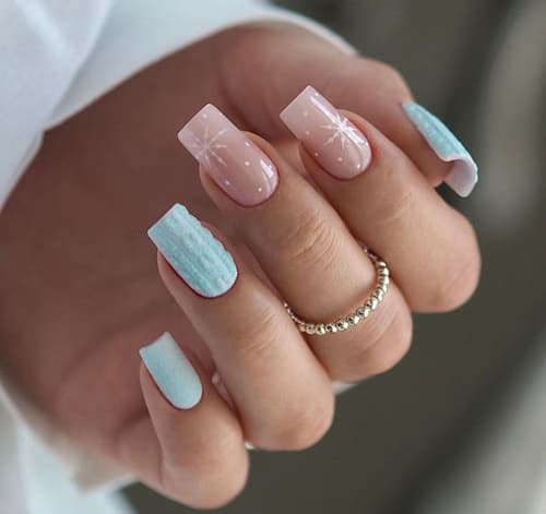 เล็บสีฟ้าอ่อน