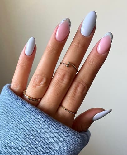 เล็บสีฟ้าอ่อน