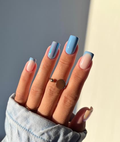 เล็บสีฟ้าอ่อน