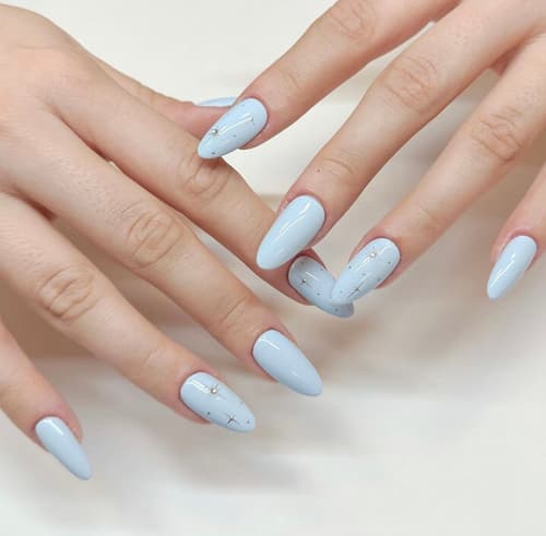 เล็บสีฟ้าอ่อน