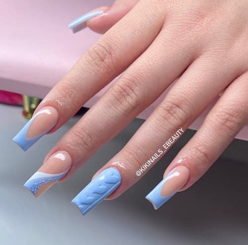 เล็บสีฟ้าอ่อน