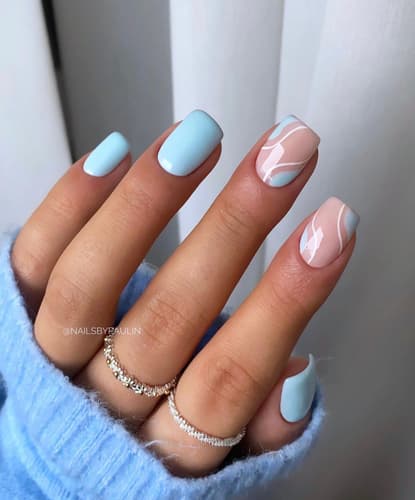 เล็บสีฟ้าอ่อน