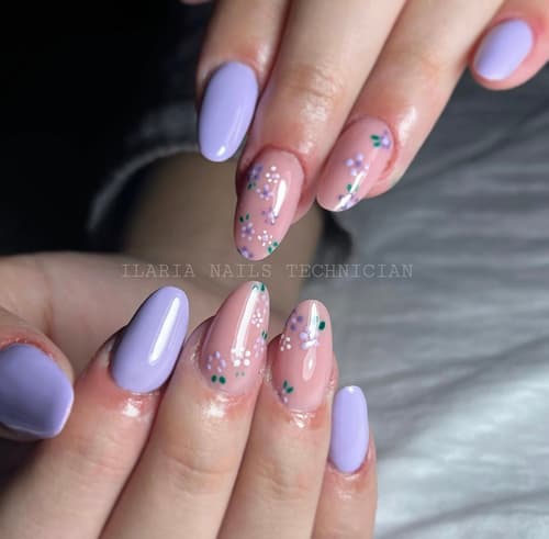 เล็บสีม่วง