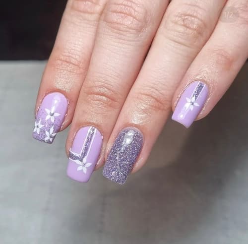 เล็บสีม่วง