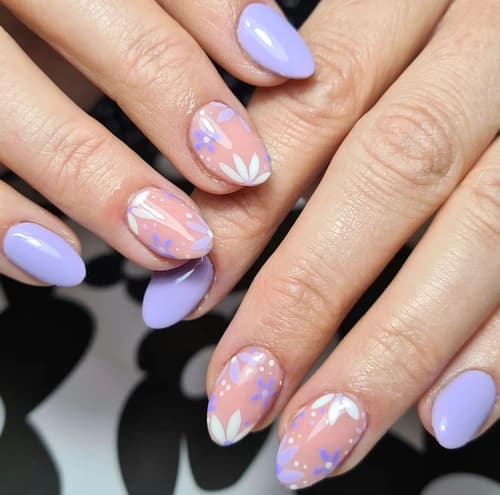 เล็บสีม่วง