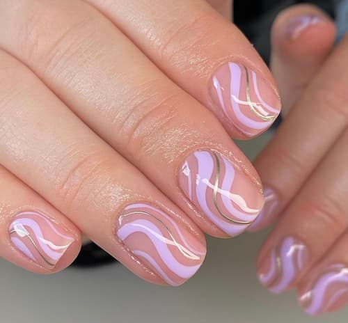 เล็บสีม่วง