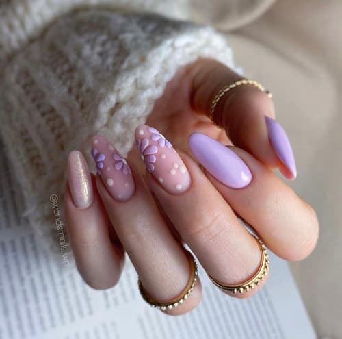 เล็บสีม่วง