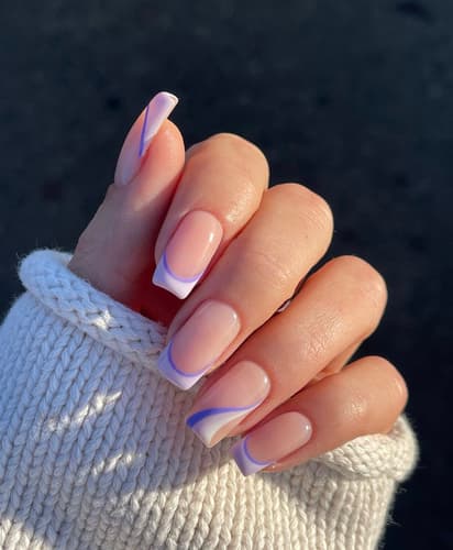 เล็บสีม่วง