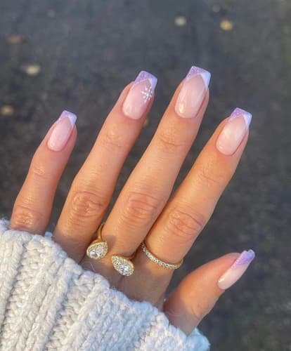 เล็บสีม่วง