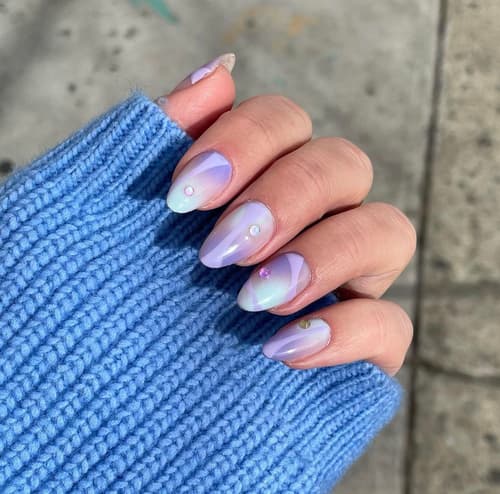 เล็บสีม่วง