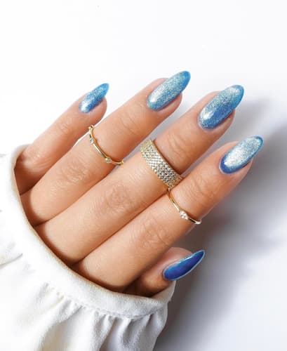 เล็บสีฟ้า