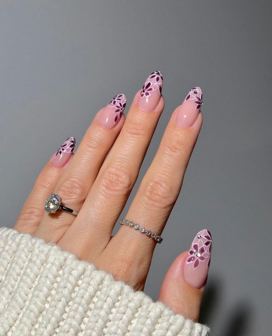 เล็บลายดอกไม้