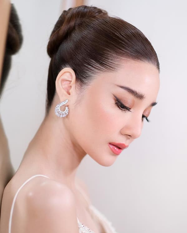 เจ้าสาวเกล้าผมสูง