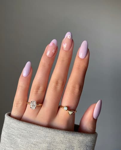 เล็บสีพาสเทล