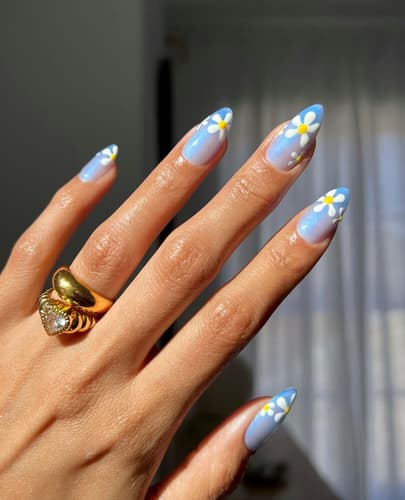 เล็บสีฟ้า