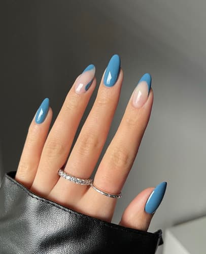 เล็บสีฟ้า