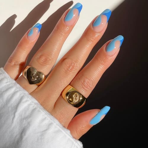 เล็บสีฟ้า