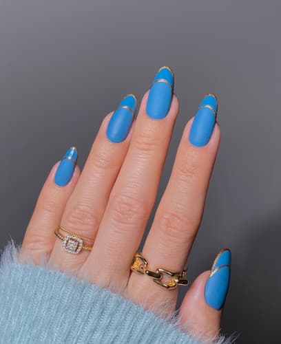 เล็บสีฟ้า