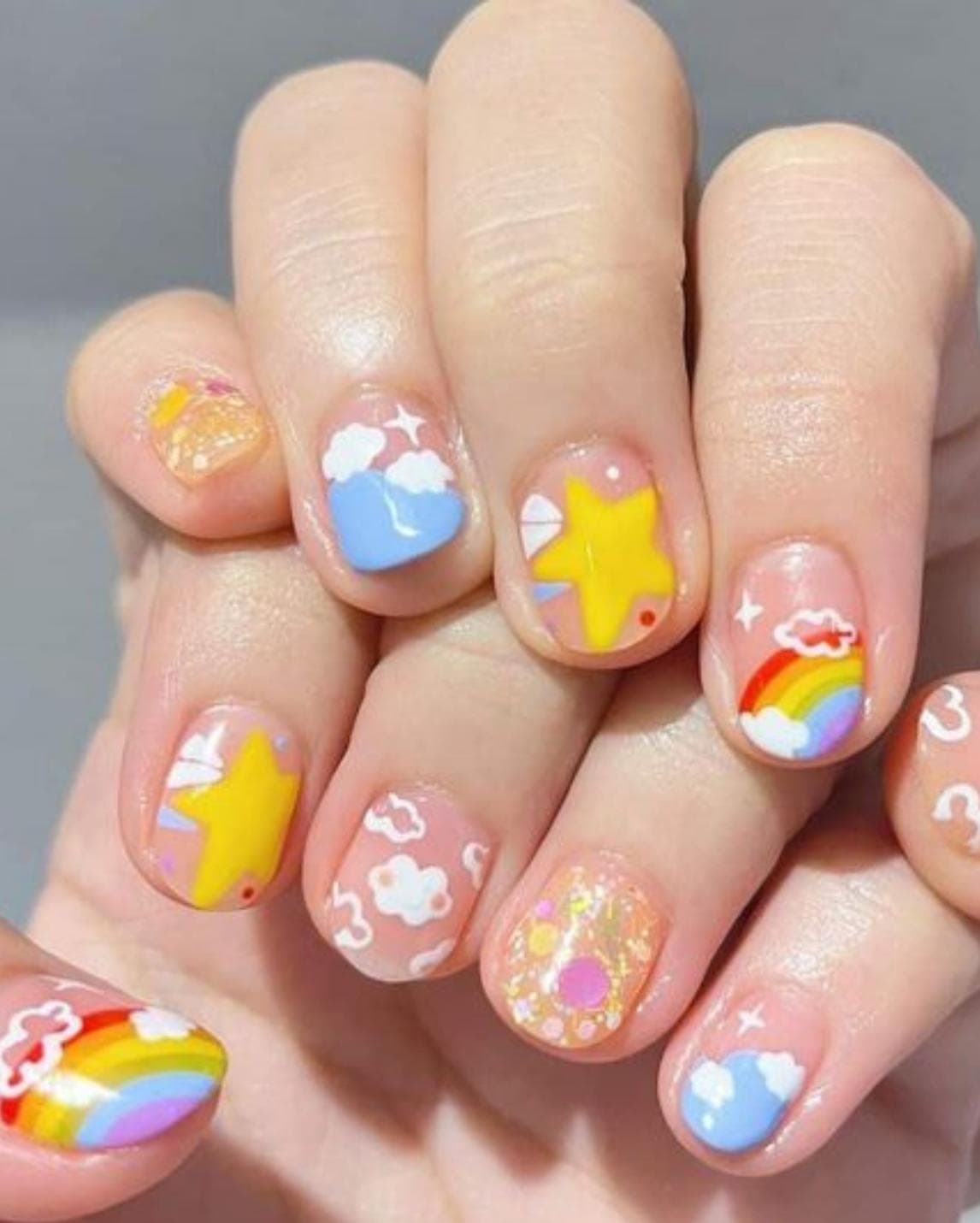 เล็บเจลสีสดใส