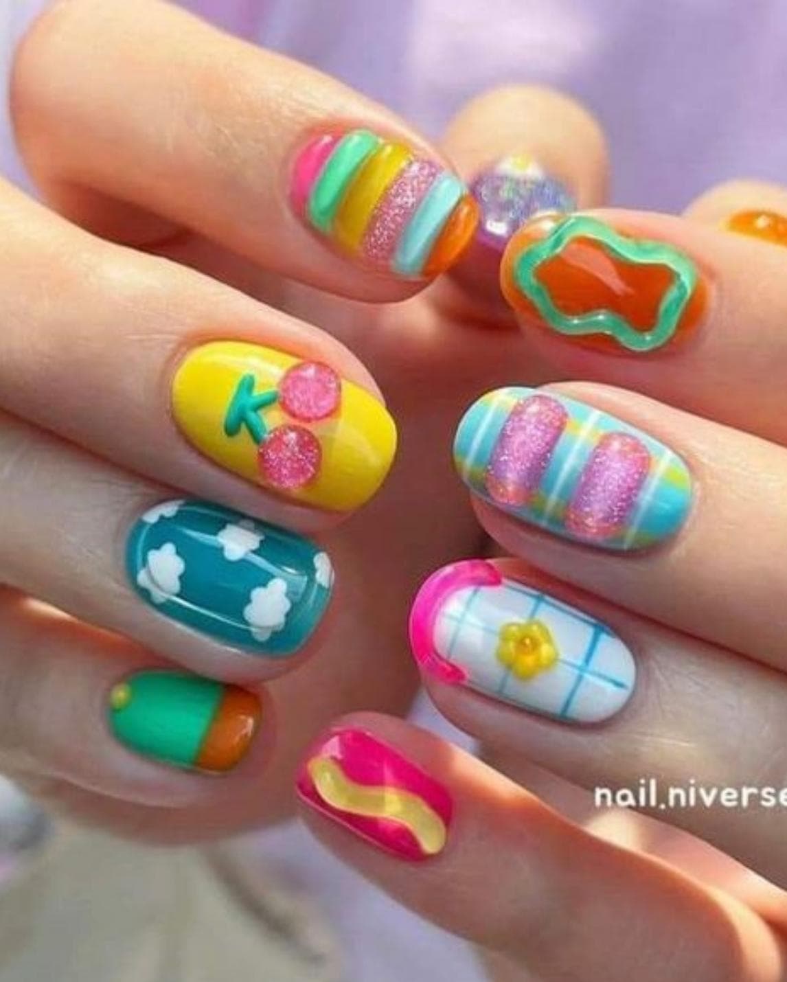 เล็บเจลสีสดใส