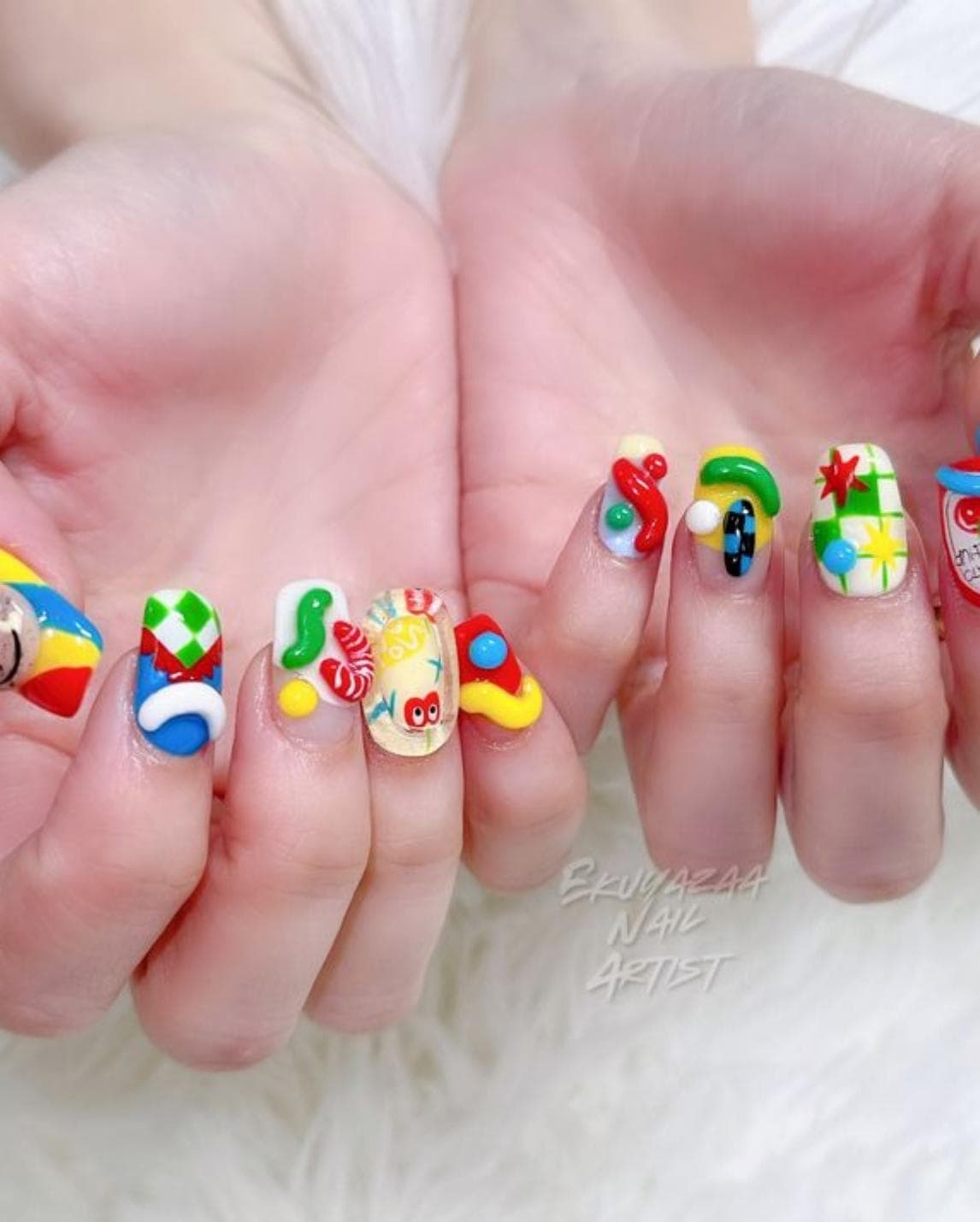 เล็บเจลสีสดใส