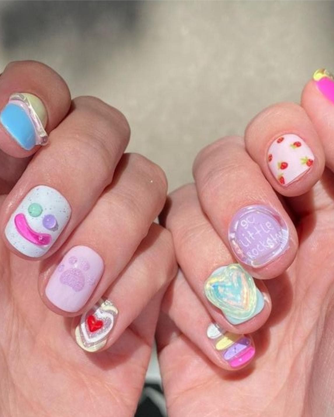 เล็บเจลสีสดใส