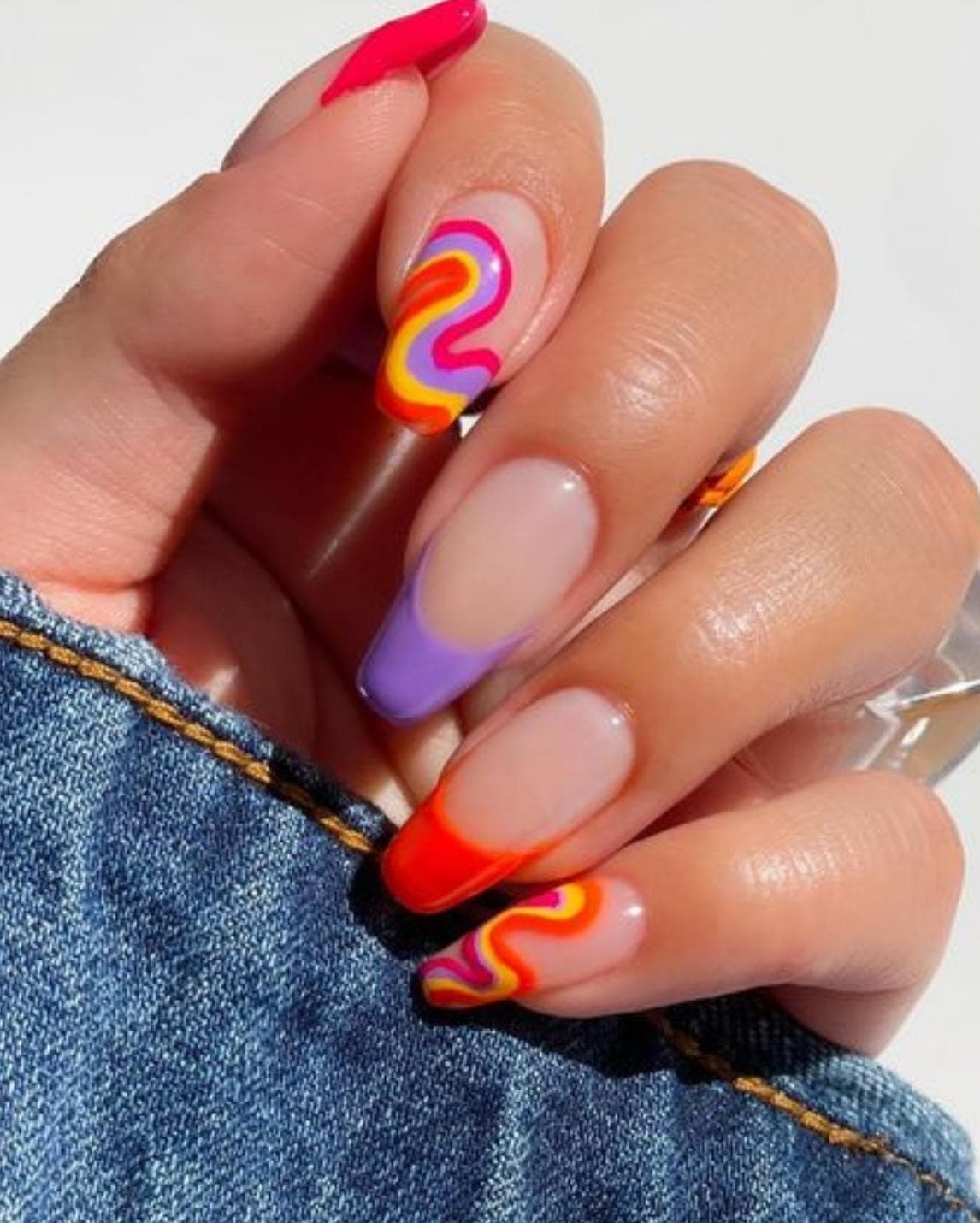 เล็บเจลสีสดใส