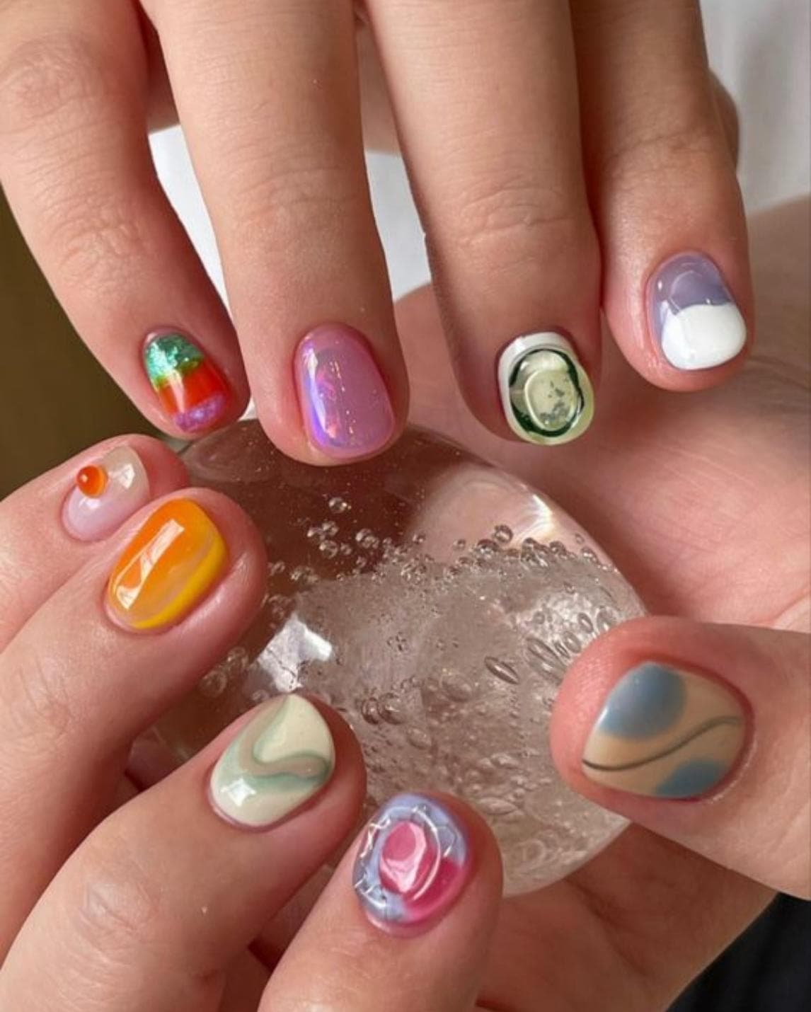 เล็บเจลสีสดใส