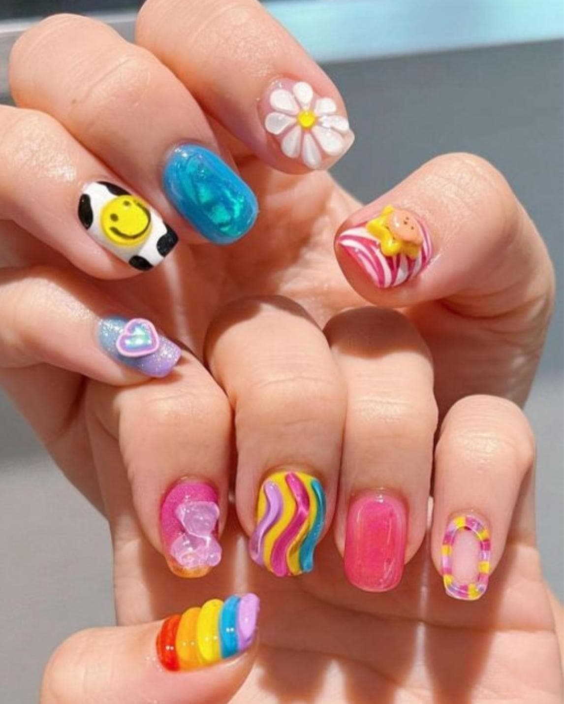 เล็บเจลสีสดใส