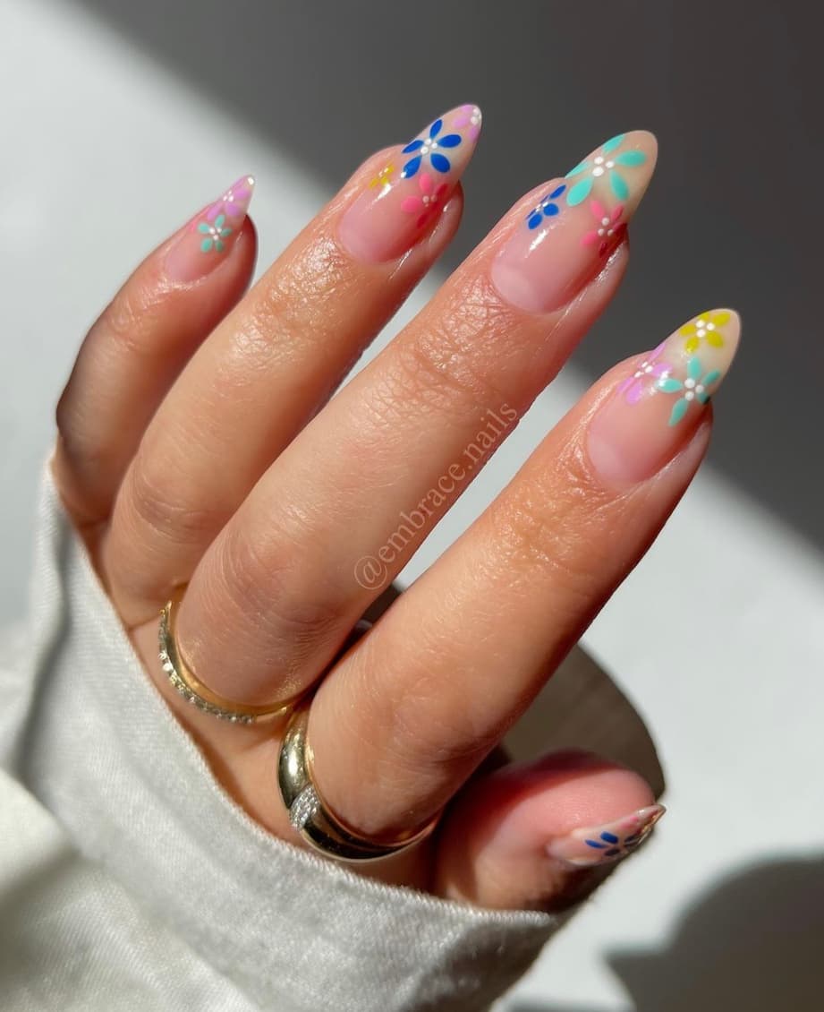 เล็บลายดอกไม้