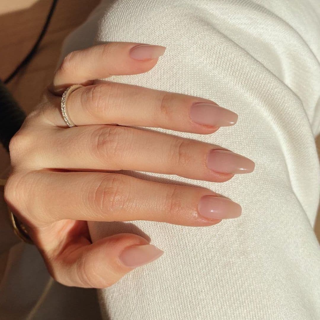 เล็บสีนู้ด