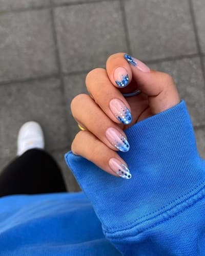 เล็บสีฟ้า