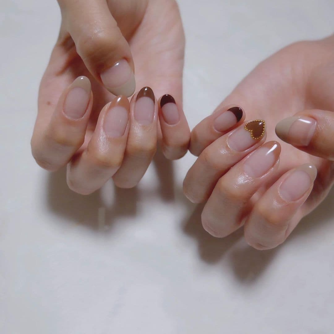 เล็บสีนู้ด