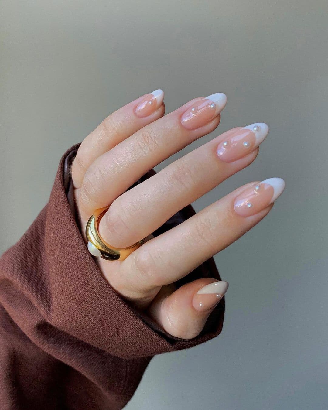 เล็บสีนู้ด