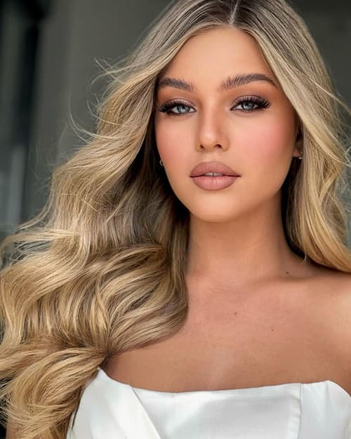 ผมสีบลอนด์น้ำตาล