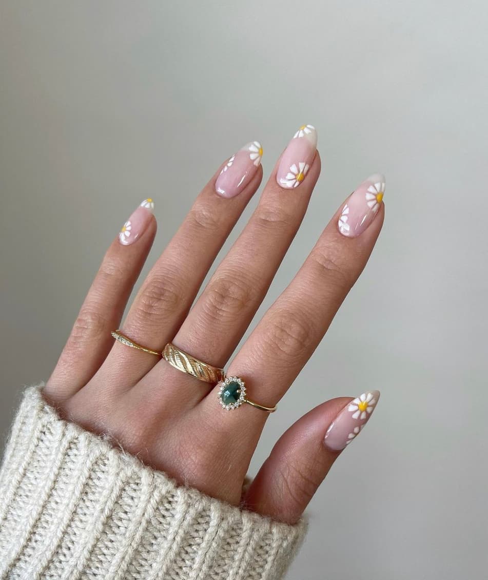 เล็บลายดอกไม้