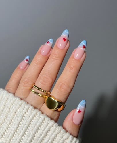 เล็บสีฟ้า