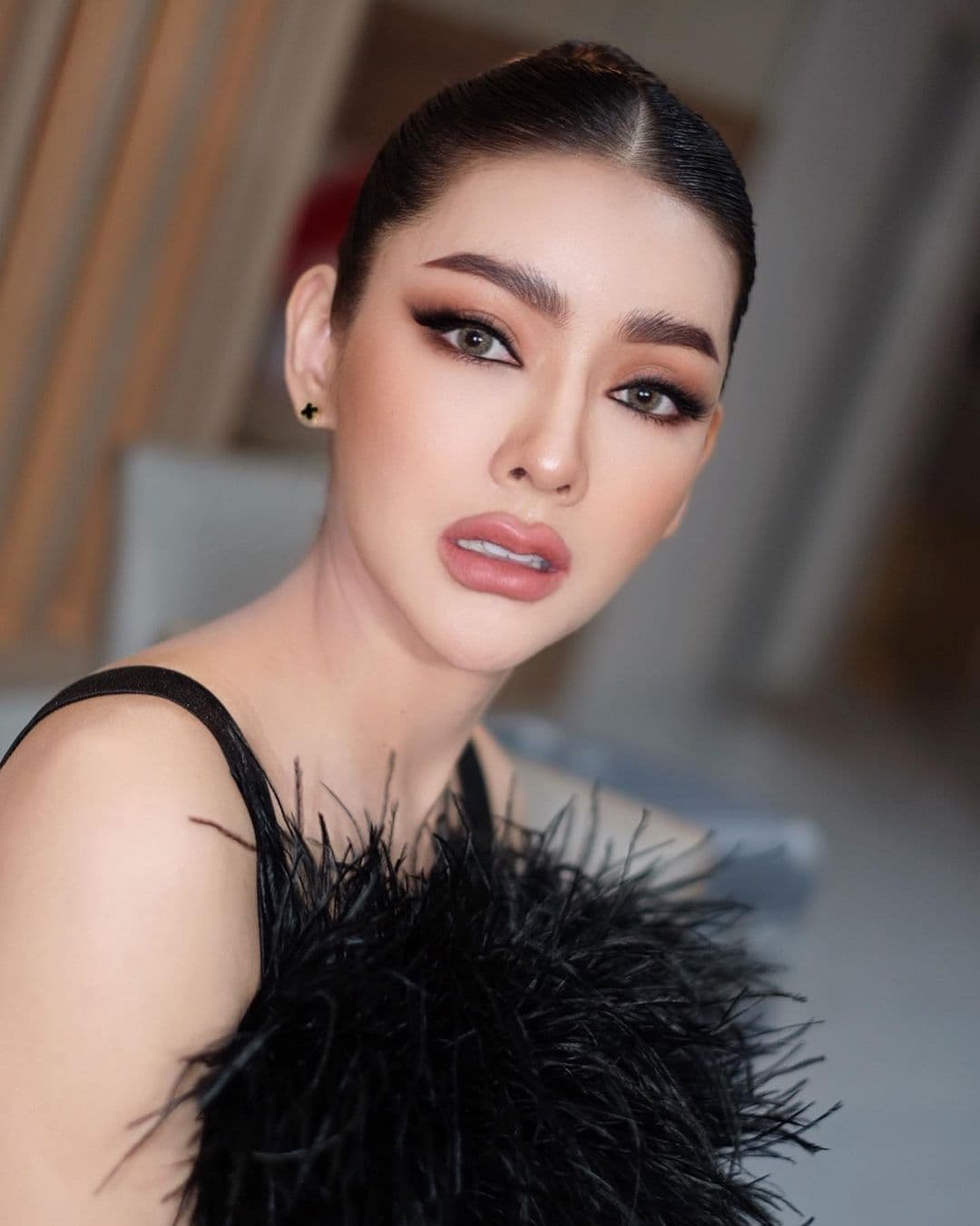 แต่งตาสาย ฝ