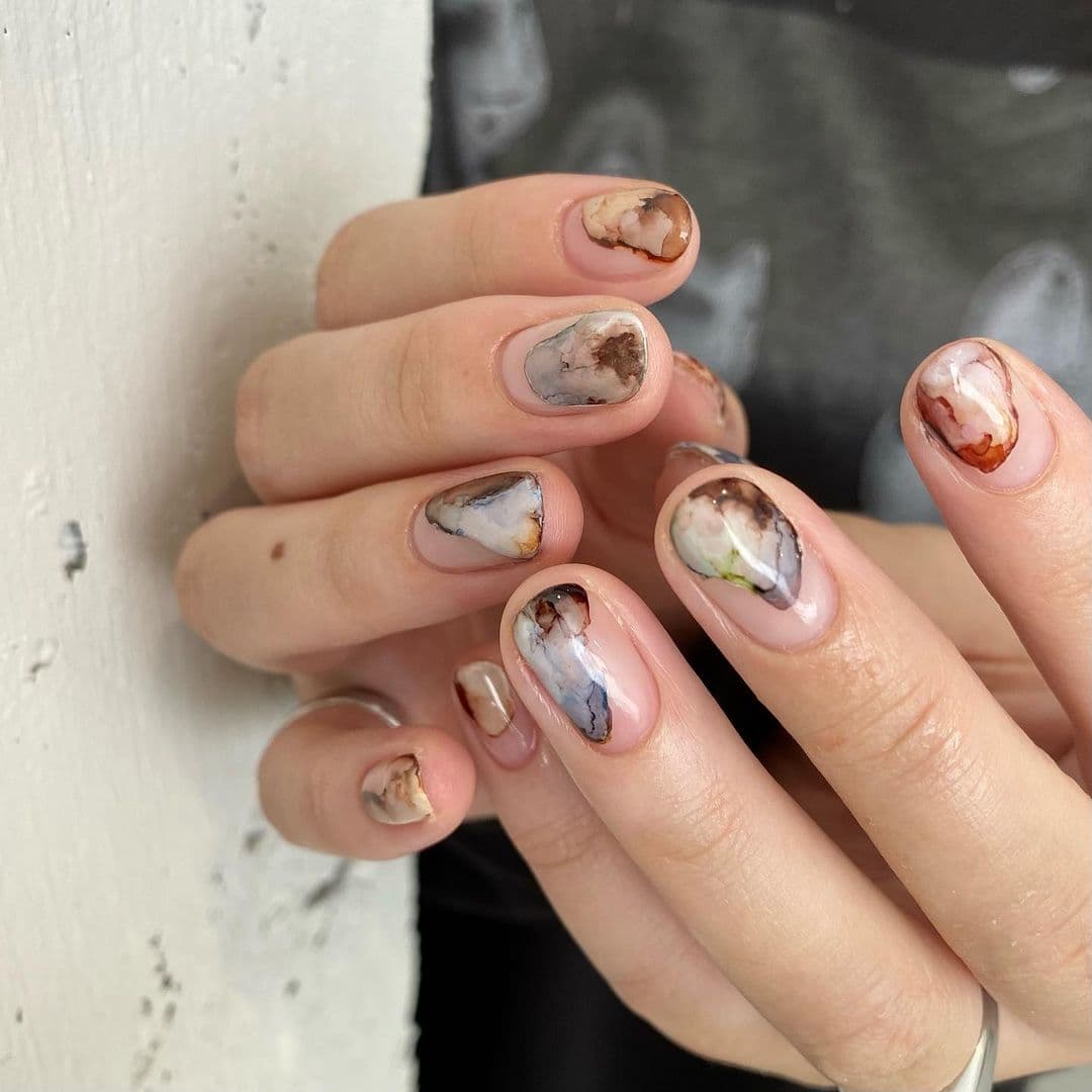 เล็บลายหินอ่อน