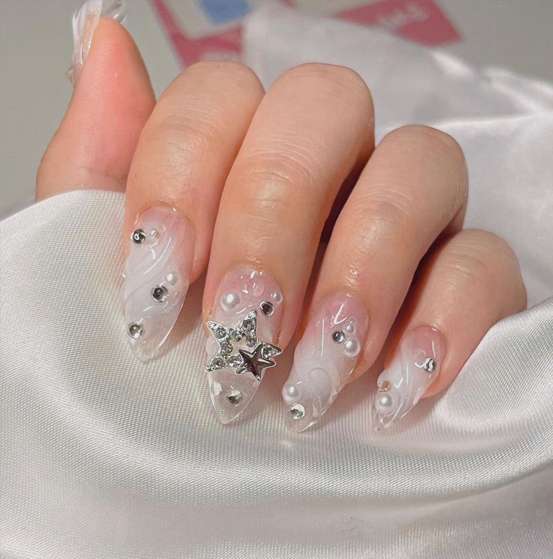 เล็บสีมุก