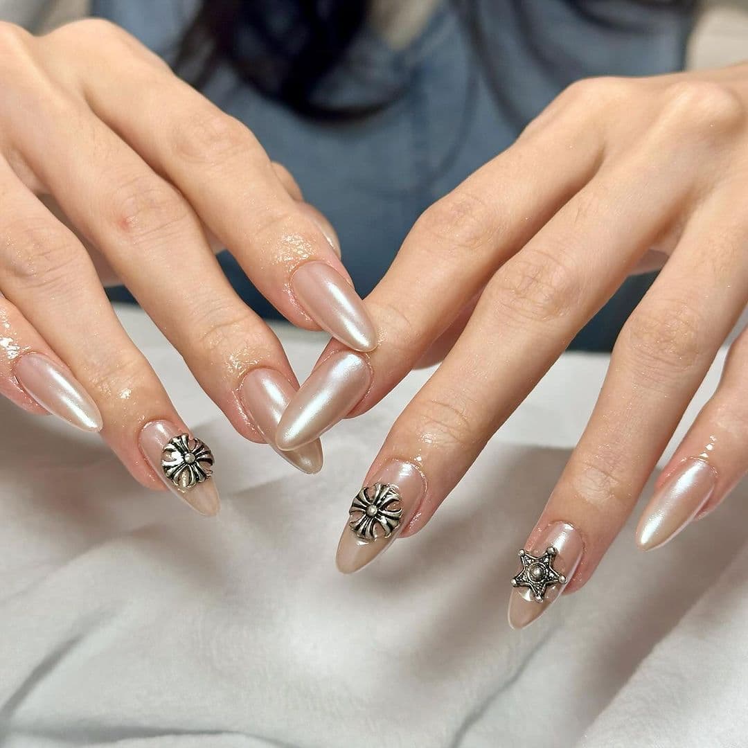 เล็บสีมุก