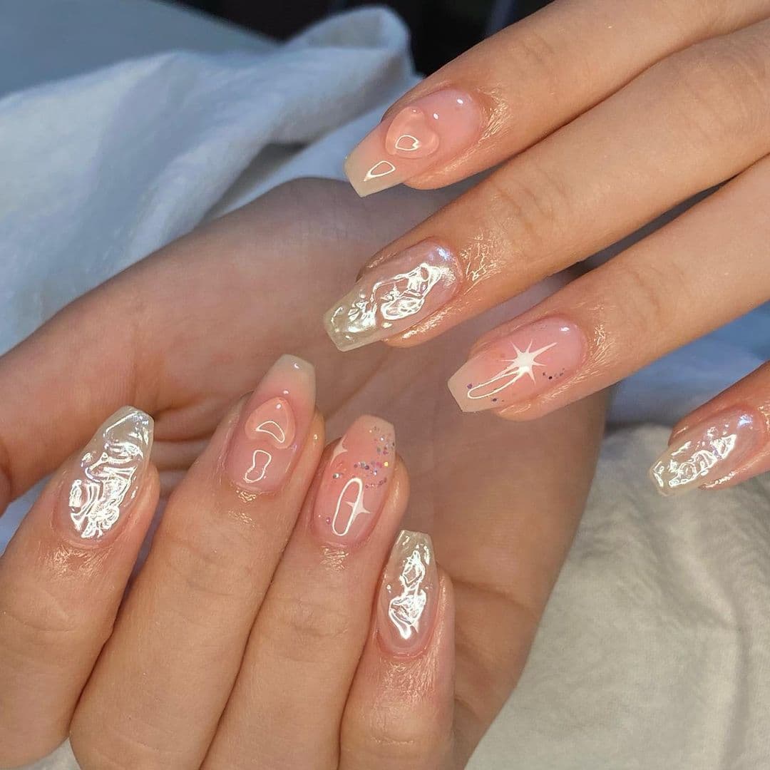 เล็บสีมุก