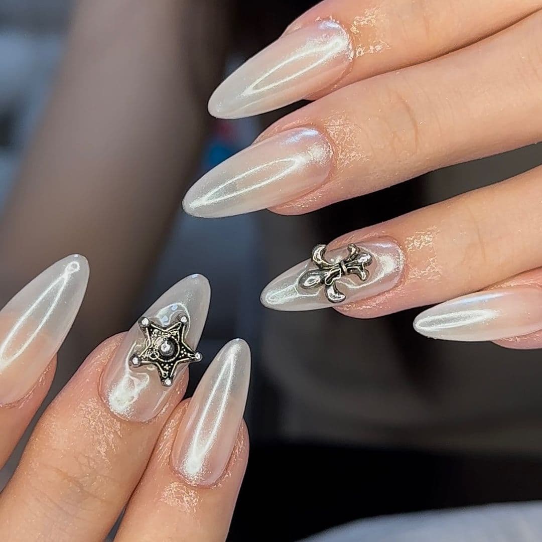 เล็บสีมุก