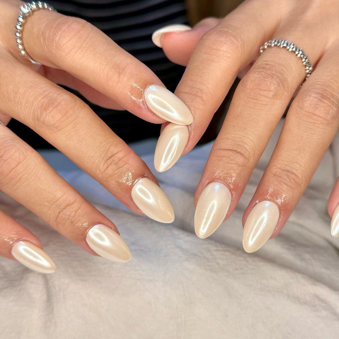 เล็บสีมุก